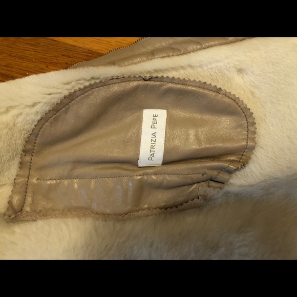 Partizia Pepe beige nude shearling coat size 40 - Picture 5 of 7